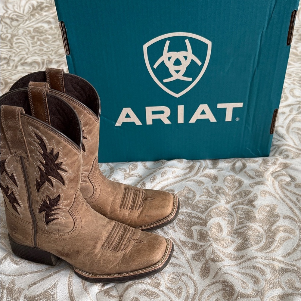 Ariat Tan Western Boots with Dark Brown Accents
